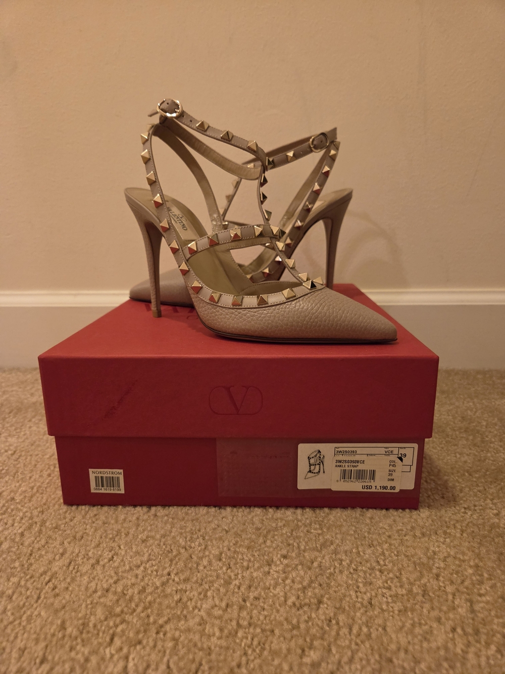 NEW Valentino Rockstud Heels 39 Nude